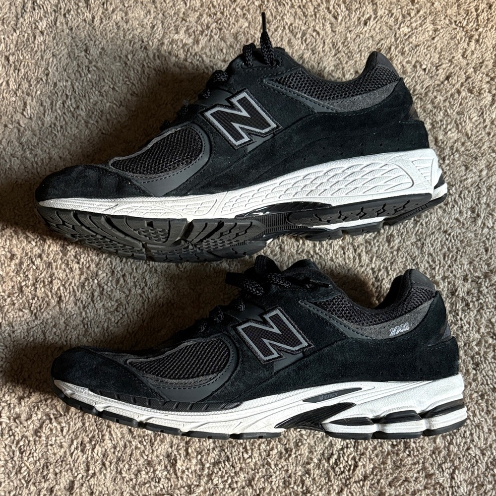 New Balance Men's Black and White Athletic Shoes